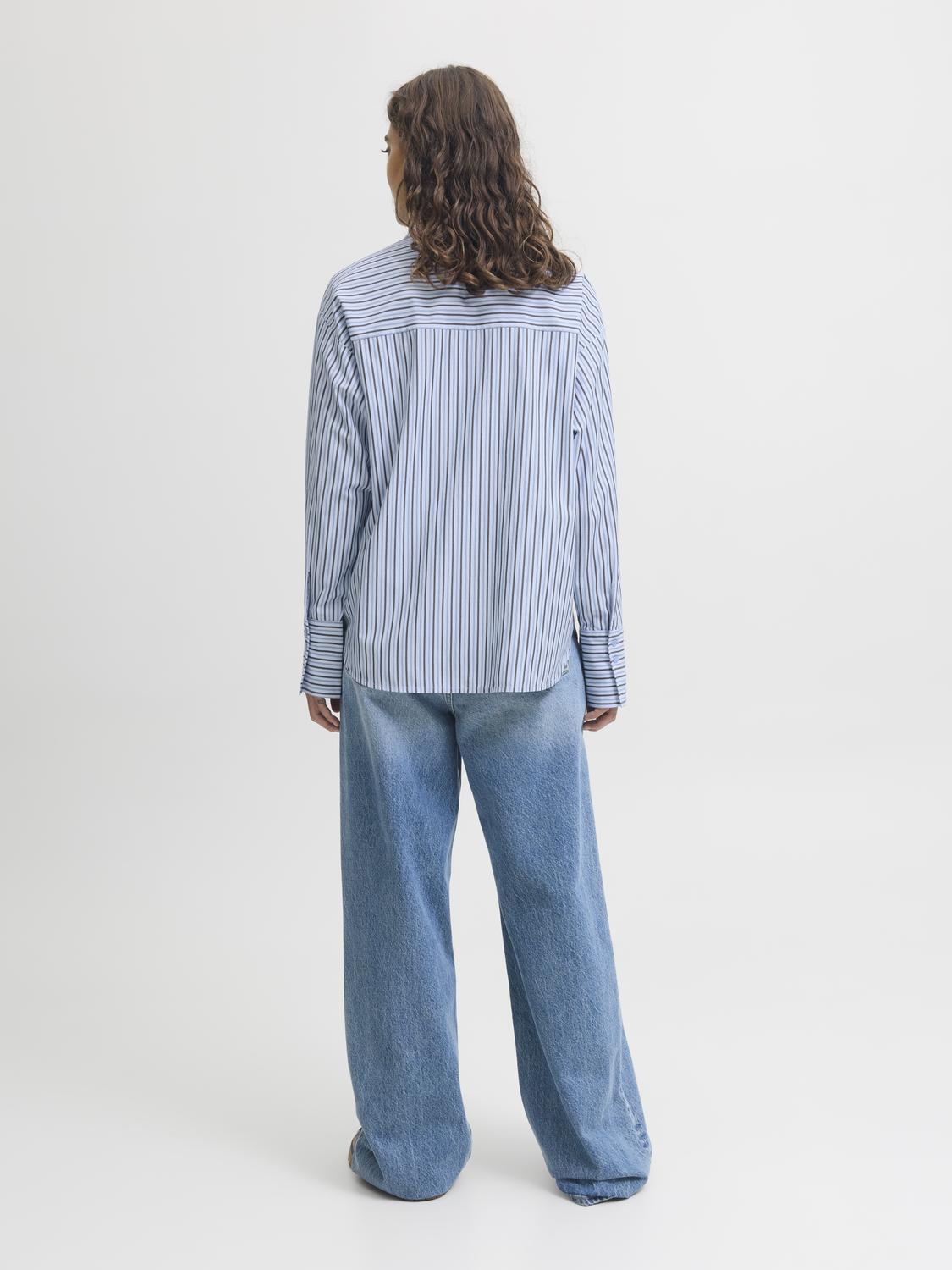 model_shot-back
